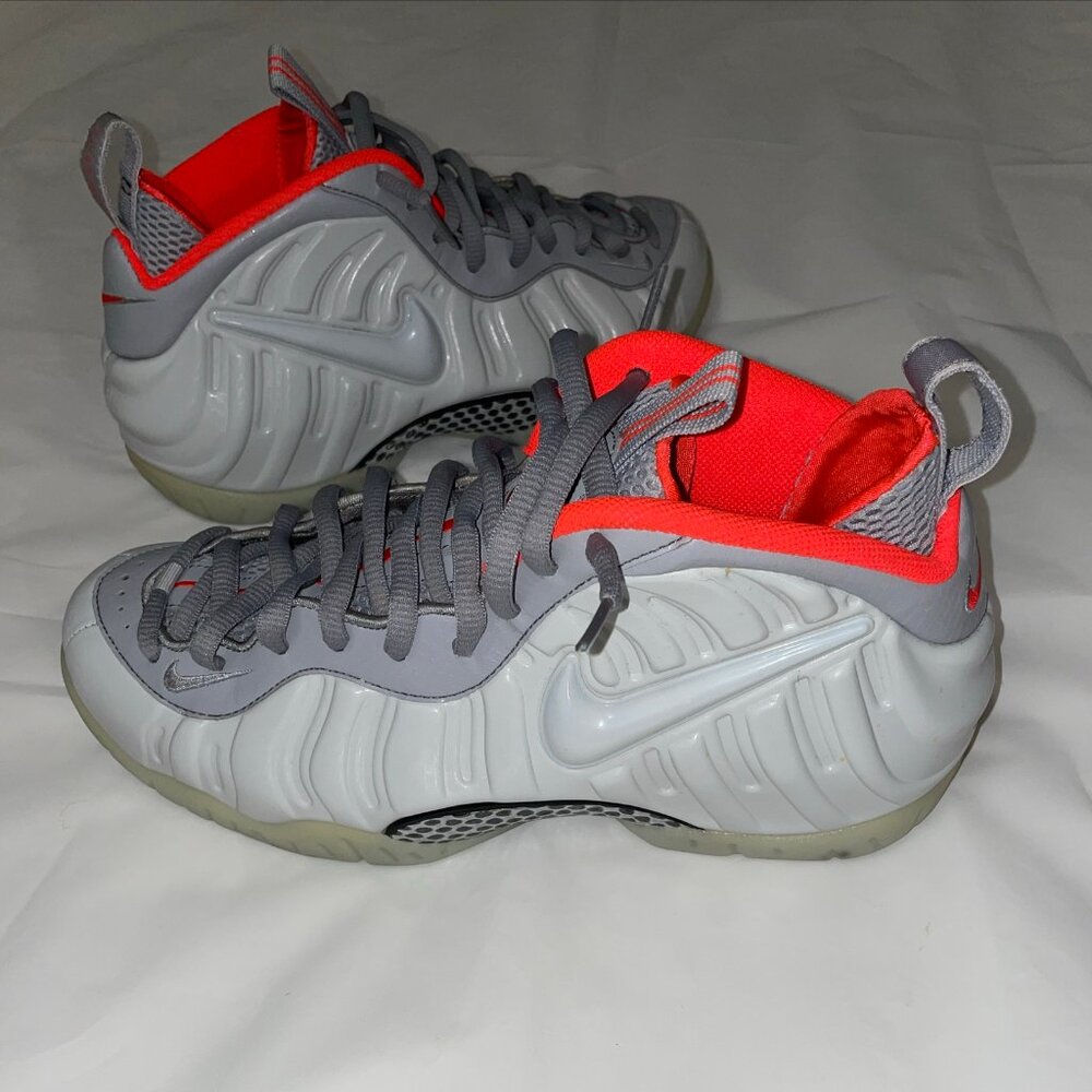 USED - Nike Foamposite One Premium Platinum size 9.5 brand new 2016